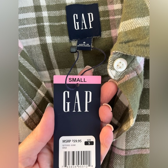 NWT Gap size small flannel shirt.  Non-smoking home. - Picture 4 of 7